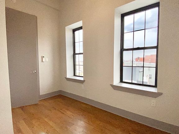 3rd image of 279 Bedford Ave #17S