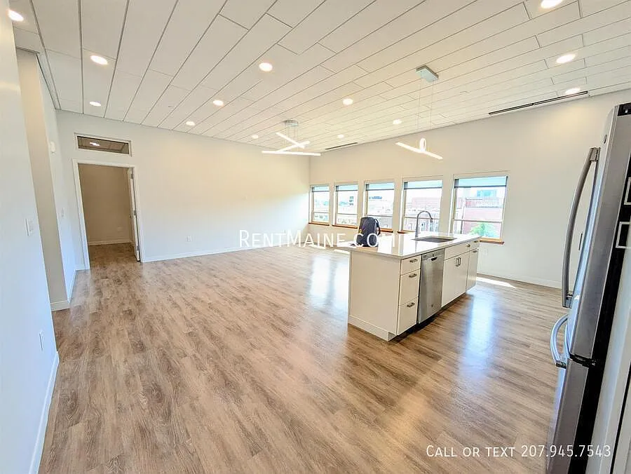 2 bed, 1061 sqft, $3,000 — Photo 2