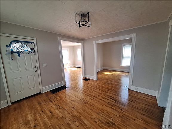 5th image of 132 Hatch St