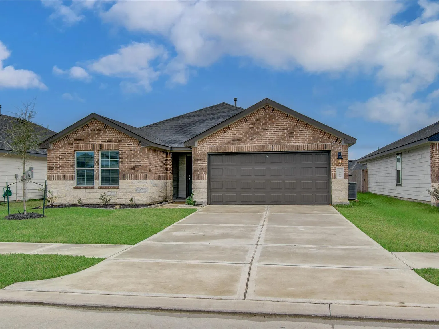 4 bed, 2.0 bath, 2002 sqft, $2,450 — Photo 1