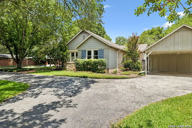 102 Nacogdoches Rd — Photo 29