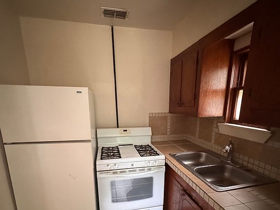 3rd image of 3225 NW 15th St