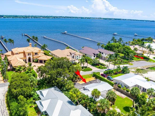 804 SE Riverside Drive, Stuart, FL 34994