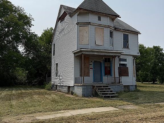 5th image of 1233 Concord St