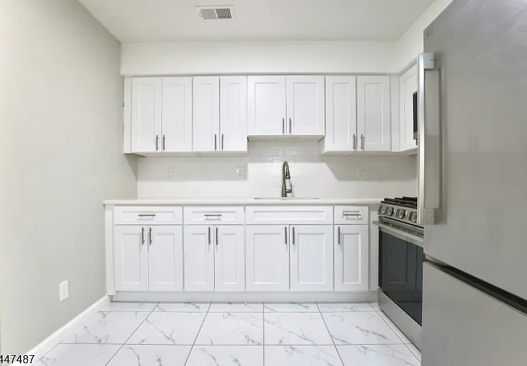 452 Marshall St — Photo 4