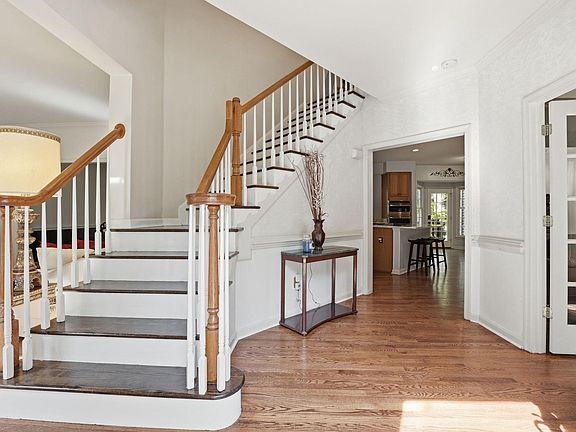 3rd image of 7864 Meadowgate Dr
