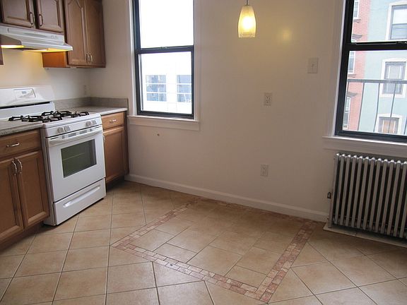 5th image of 172 Greenpoint Ave APT 3F