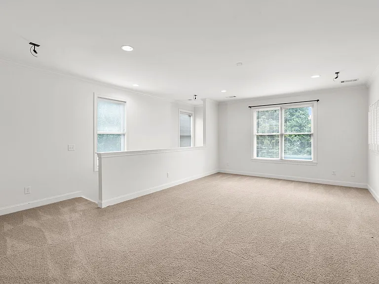 1610 Twin Square Way — Photo 44