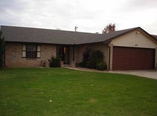 524 Wood Hollow Ln, Moore, OK 73160