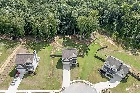 Building Photo - 232 Pinehurst Dr