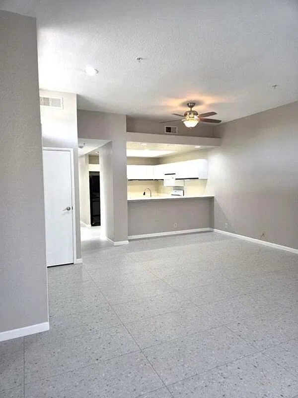 3 bed, 2.0 bath, 1417 sqft, $2,500 — Photo 4