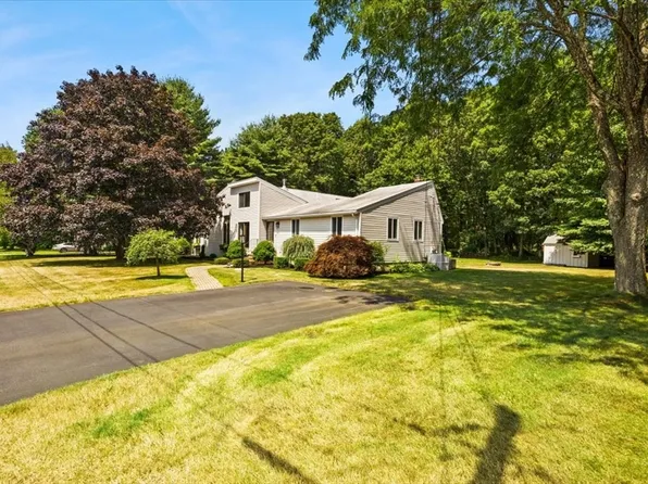 35 Aberdeen Ln, Bridgewater, MA 02324