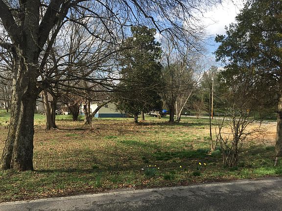 4th image of 200 Fairview St