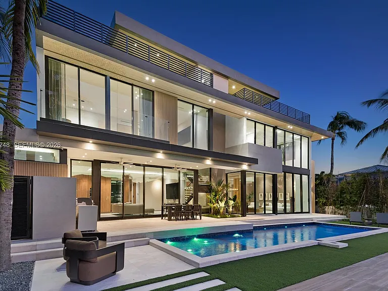 641 Flamingo Dr — Photo 4