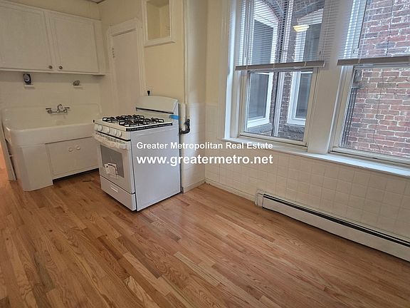 3rd image of 1 Unity St APT 2R