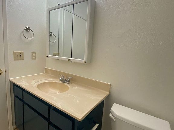 5th image of 15735 Blaine Ave #10