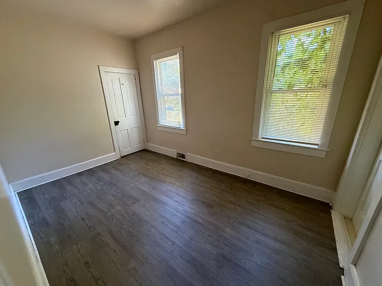 378 Cowgill St — Photo 9