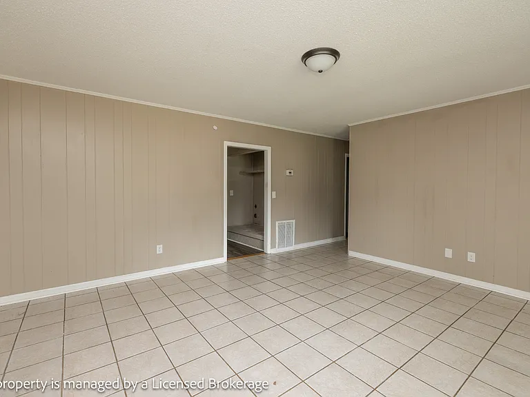 145 Brentwood Dr #1 — Photo 11