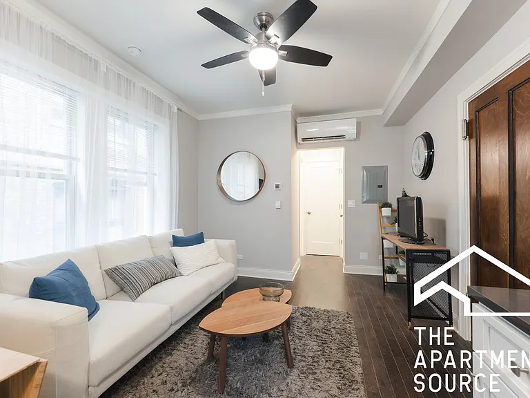 640 W Wrightwood Ave #208 — Photo 2