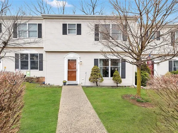 22 Lackawanna Trail, Suffern, NY 10901