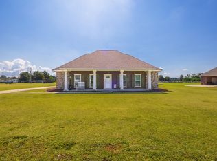 159 Bayou Crossing Dr, Raceland, LA 70394