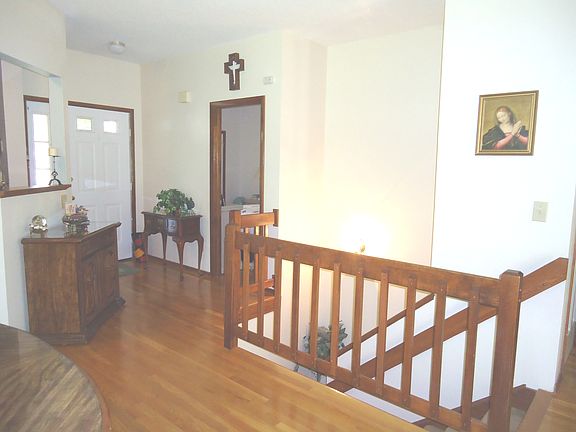 3rd image of 4606 Foxwood Dr S