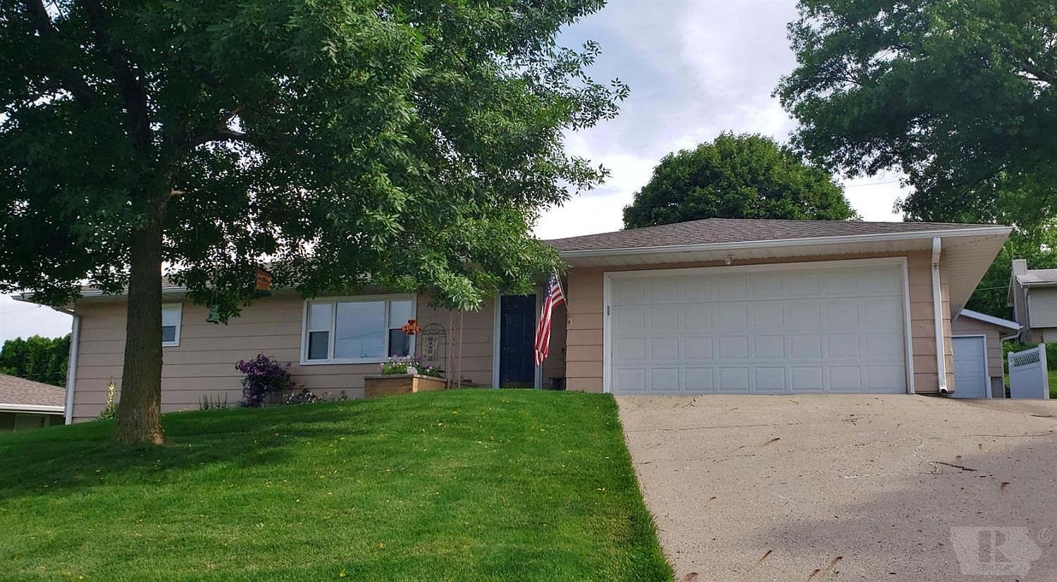 1008 N Division St, Audubon, IA 50025 | Zillow