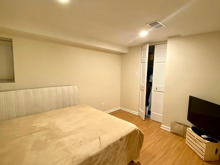2845 N Southport Ave #G — Photo 16