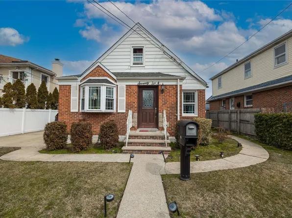 76 Freeman Ave, Elmont, NY 11003