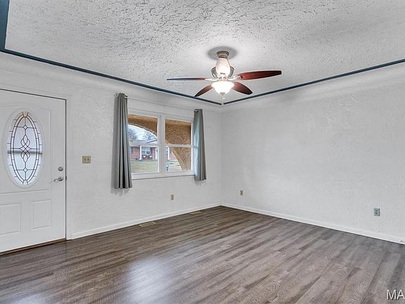 2nd image of 934 Silverstone Dr