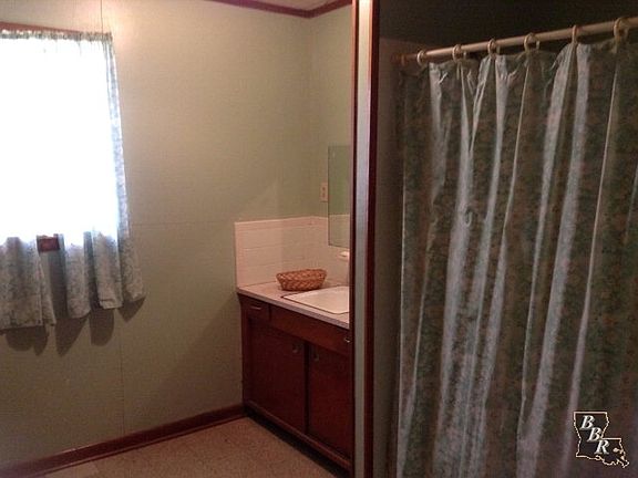 4th image of 207 Carolyn Ave