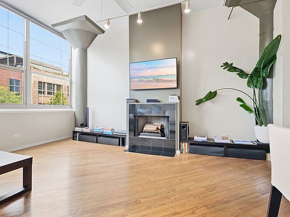5th image of 1801 W Larchmont Ave APT 214