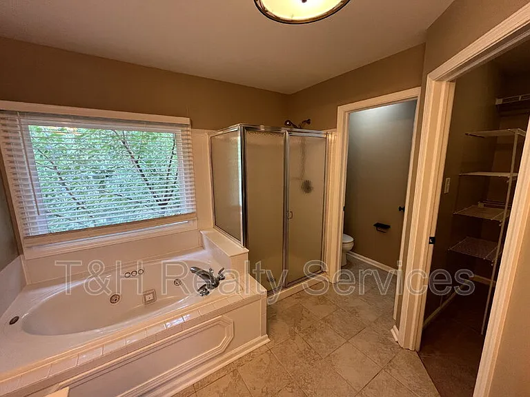 11451 Sutton Place Dr E — Photo 21