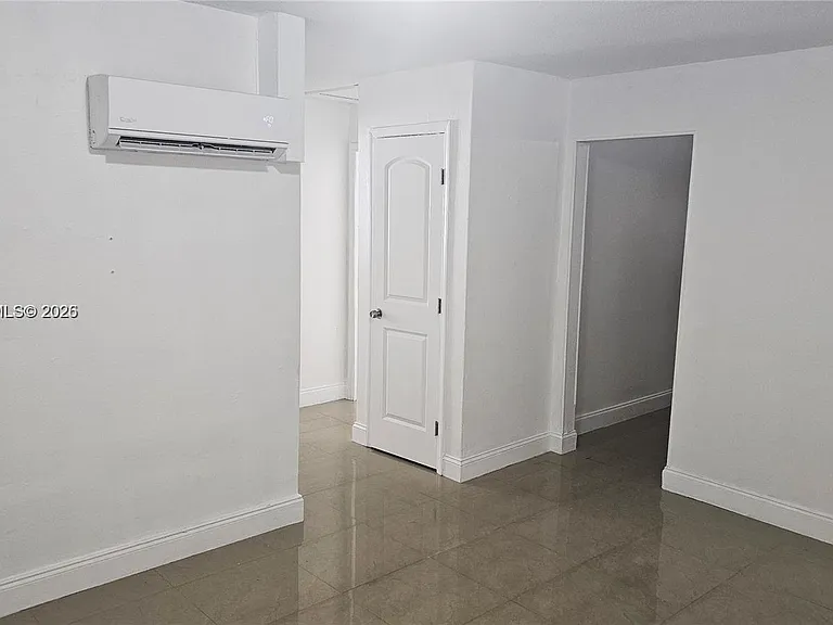 50 W 4th St #10 — Photo 3