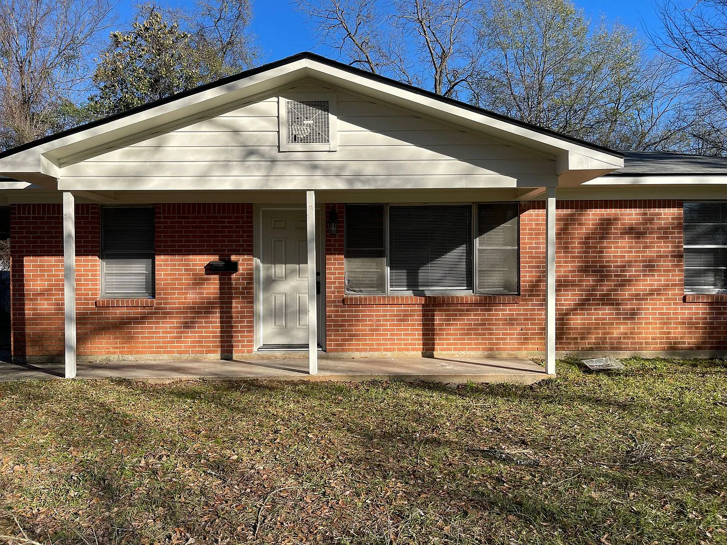 Southern Hills 3/1 Cute Brick Home — Photo 2