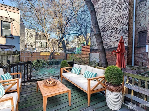 300 2nd St APT 2, Jersey City, NJ 07302
