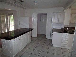 3rd image of 210 Evelyn St