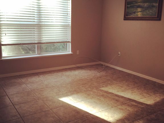 3rd image of 173 King Arthur Ct