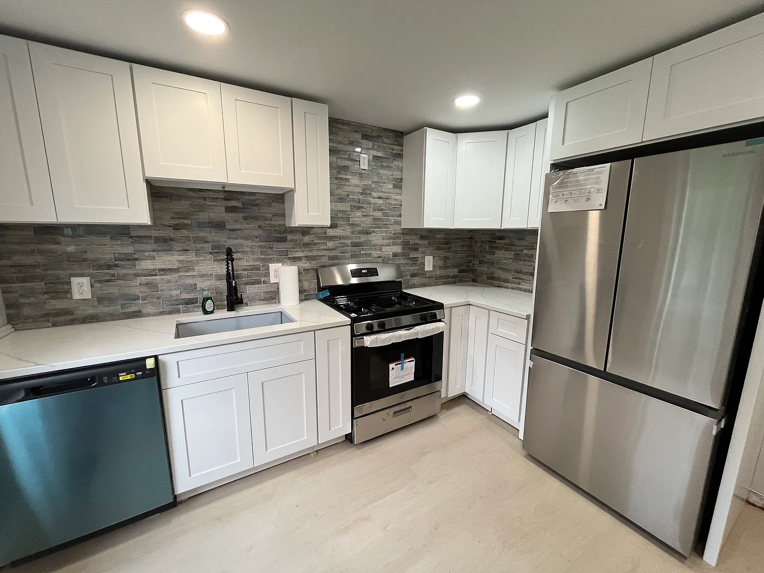 2 bed, 1.5 bath, 1100 sqft, $2,295 — Photo 2