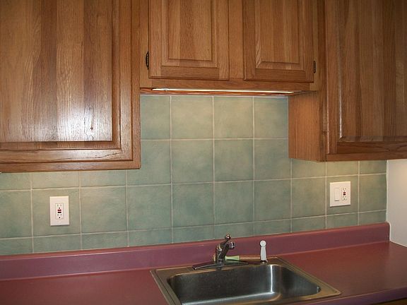 Kitchen right sink area
