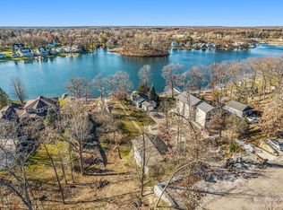 16206 Crest Dr, Linden, MI 48451
