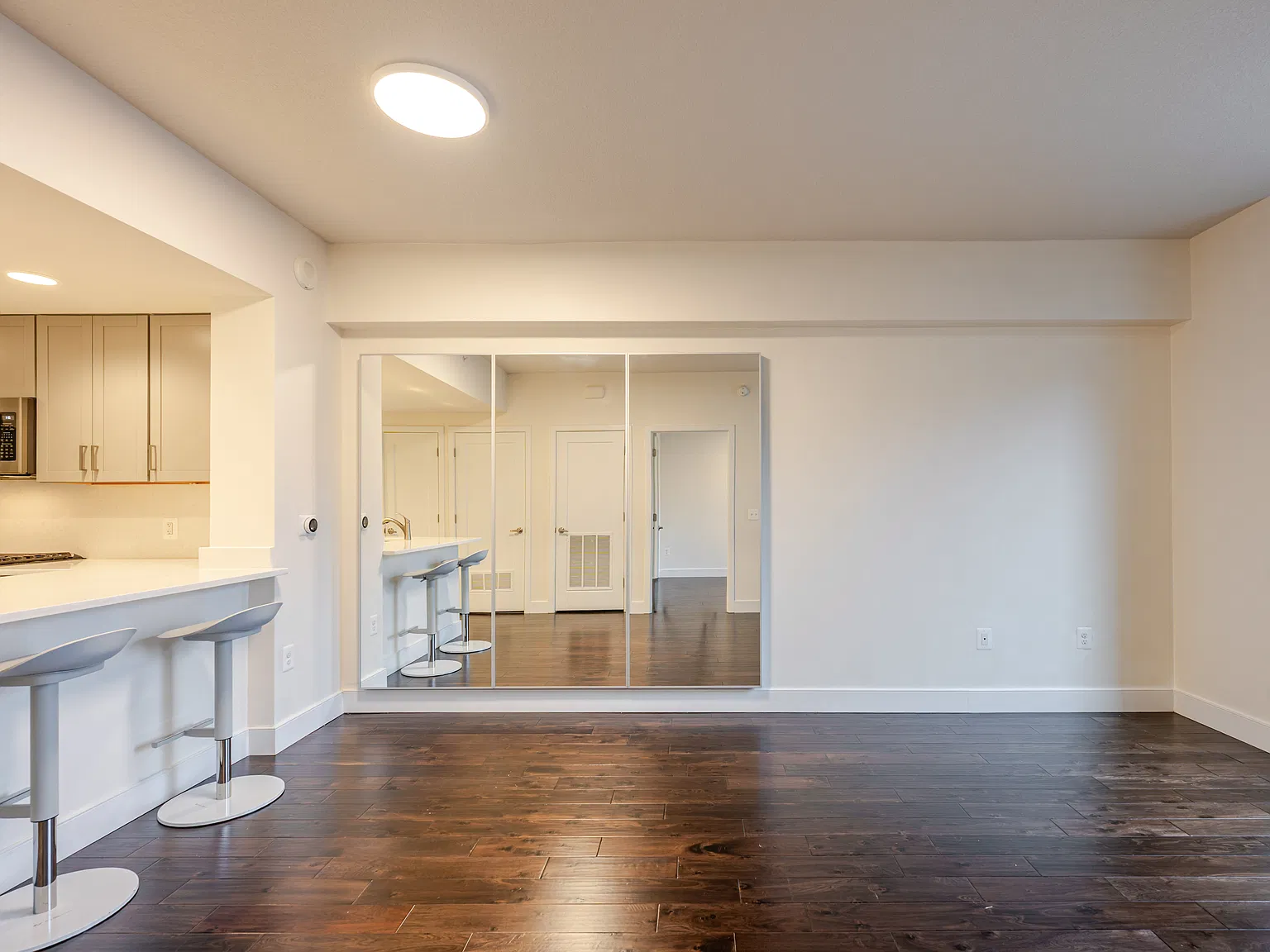 1 bed, 700 sqft, $2,250 — Photo 2