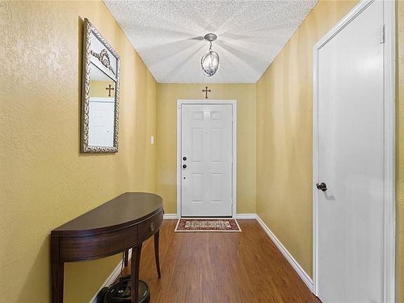 4th image of 1341 Western Oaks Dr