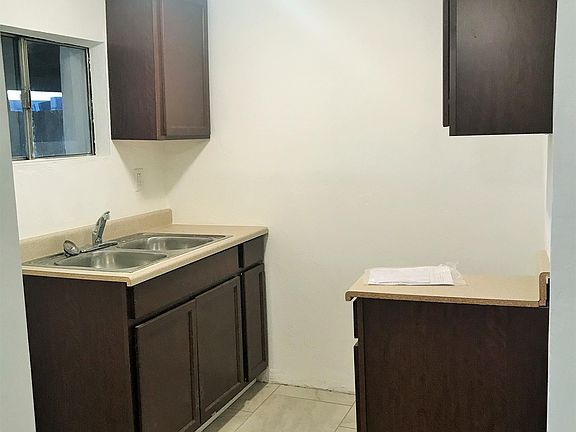 4th image of 375 W 33rd St Unit C