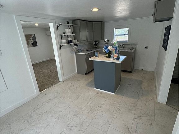 4th image of 1110 Elgin St