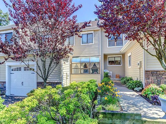 2nd image of 36 Villas Cir