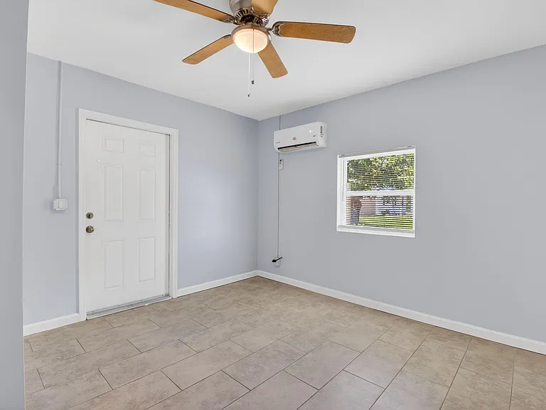 239 NW 6th Ave — Photo 25