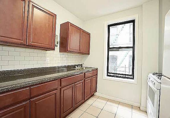 4th image of 571 W 159th St APT 4