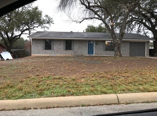 508 Ingram Rd, Devine, TX 78016