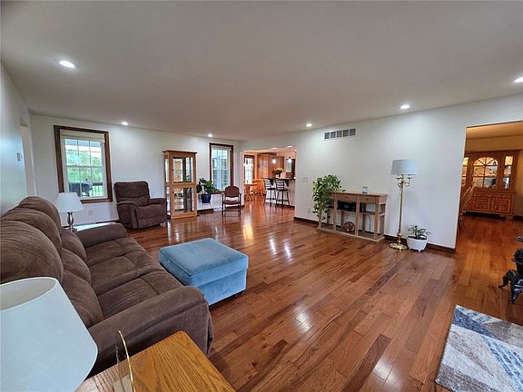 3rd image of 305 Dick Rd